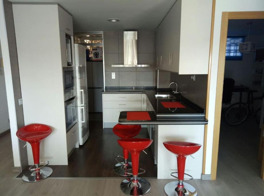 70 Sqm Apartment With Seaview In Arenales Del Sol. Екстериор снимка